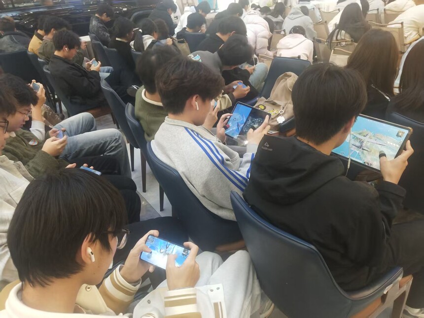 河南新市民：电竞燃动青春！尚座中心上演“和平精英”友谊赛 ...