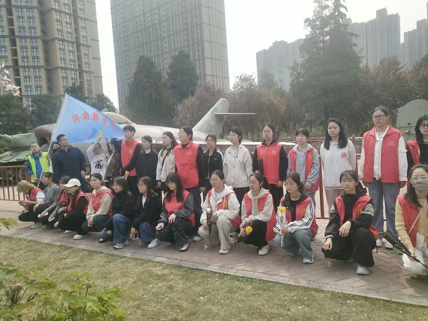 �����������廳�������ҡ����к�ɫ���� ������������֮��������ɨ� ...