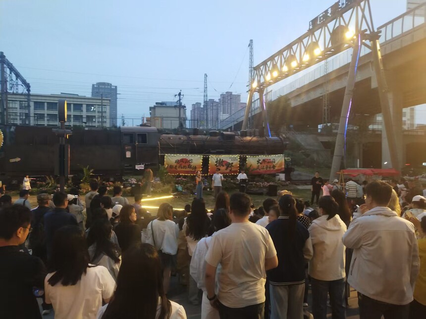 ���������񣺺���������֮������̩�����ƺ���ֻ�