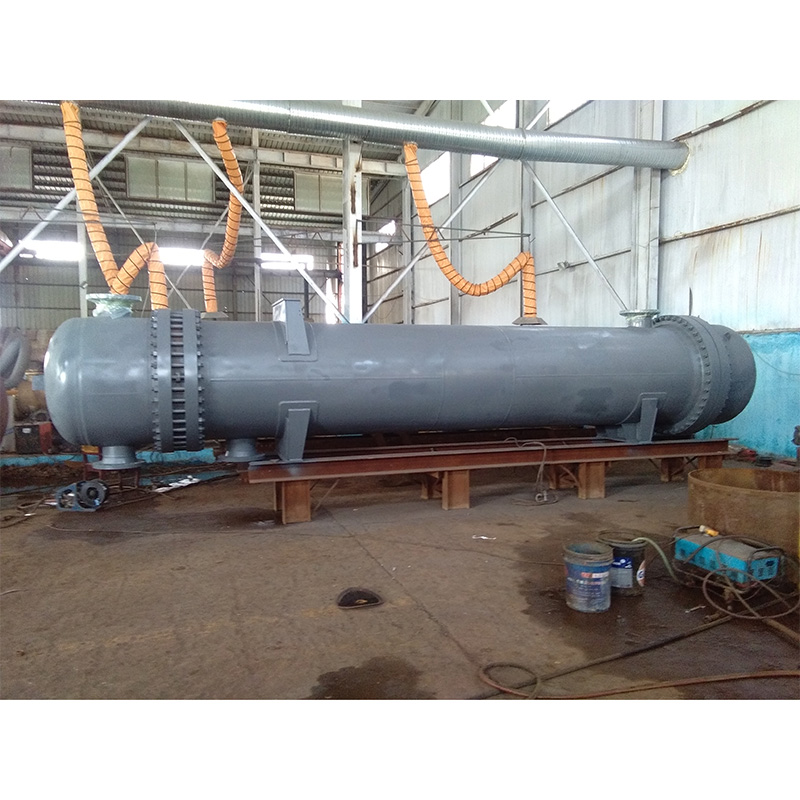 (2)浮头式换热器管束一端的管板可以自由浮动,完全消除了热应力,整个