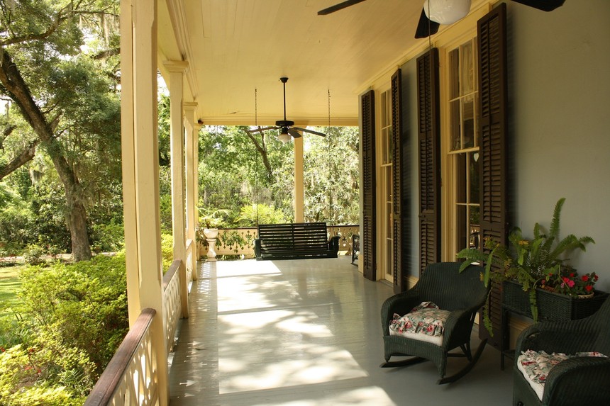 porch-186402_1920.jpg