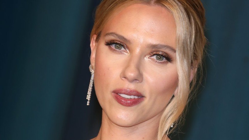 Scarlett-Johansson-.jpg