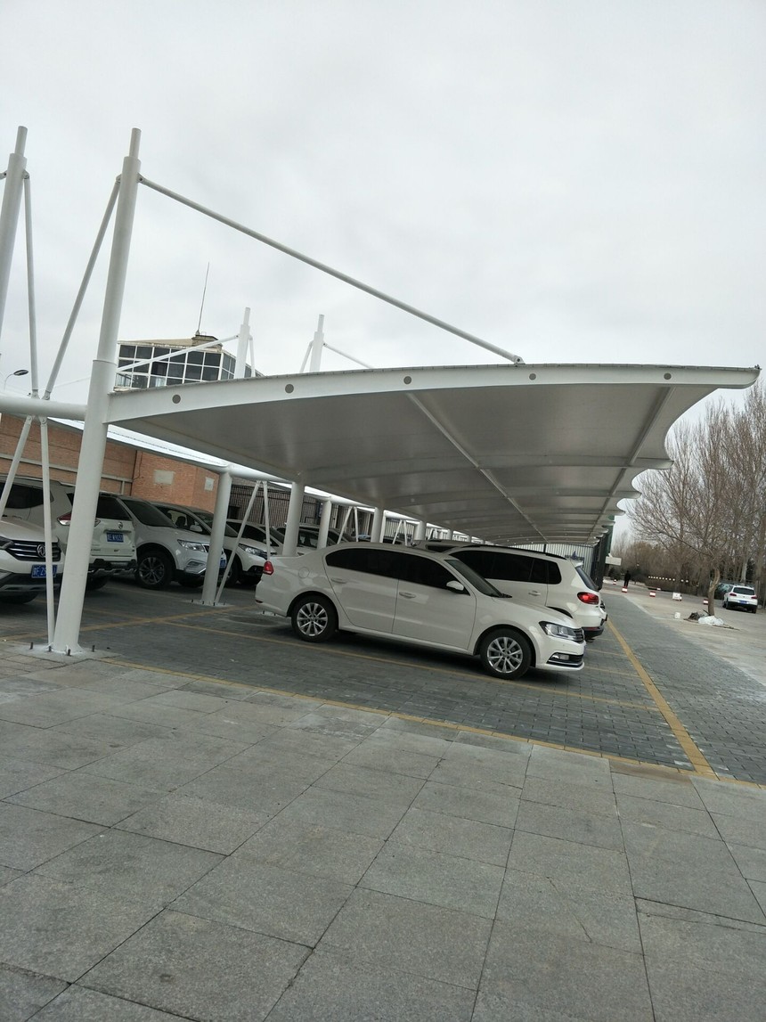 户外景观膜结构汽车停车棚工厂停车场遮阳雨蓬_上海豪翼钢结构工程