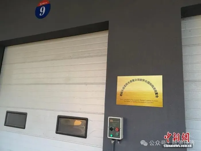 ½����Ѷ �����㽶��ҵ���ϻ���ǰ�òֹ��� ���춫��������Ʒ�뾳����Ŧ.png