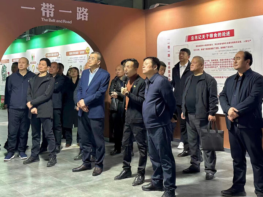 1711096199690552.jpg 参观22.jpg