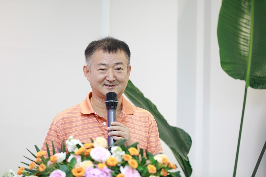 1758886984186207.jpg 3对外经贸大学原副校长、著名学者杨长春教授.JPG