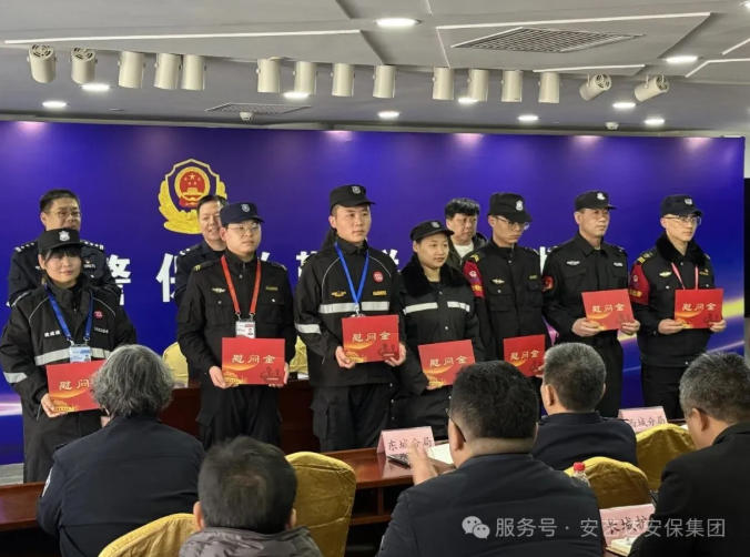 1779869908643570.jpg 全国两会颁奖照片.jpg