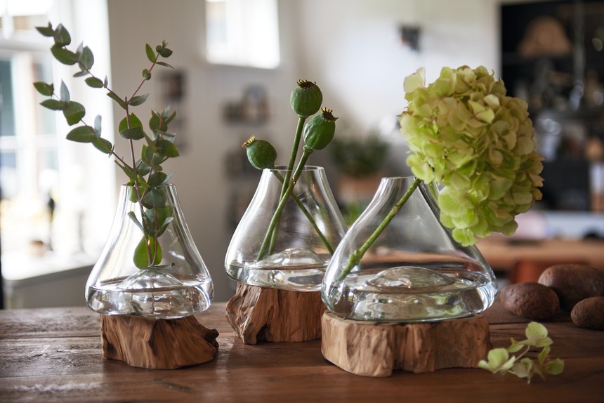 CASOLARE_Vase_auf_Holz_018690_91_92_mood_V03_Q.jpg