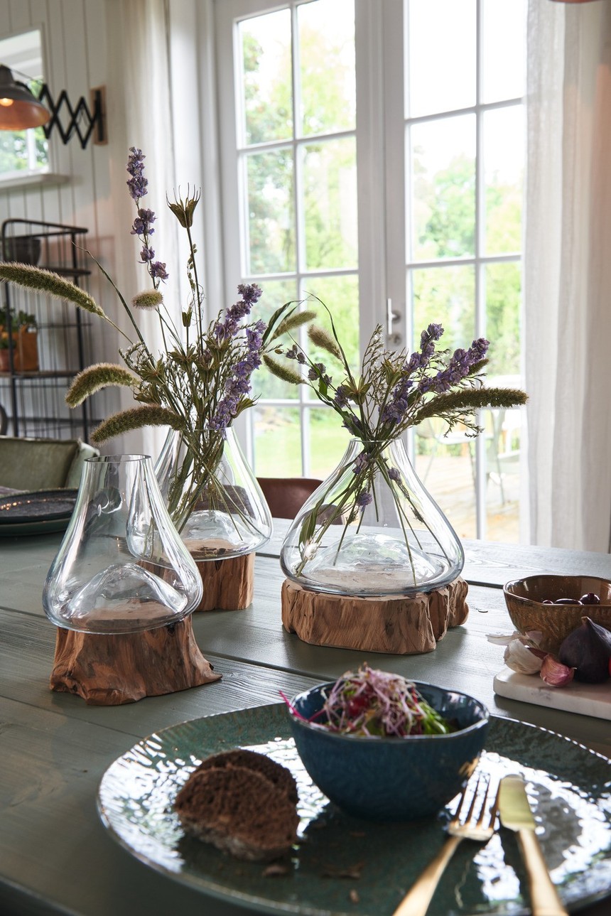 CASOLARE_Vase_auf_Holz_018690_91_92_mood_V01_H.jpg