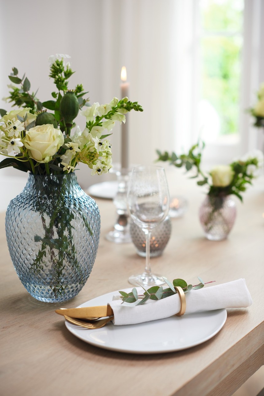 POESIA_Vase_23_blau_018672_mood_V01_H.jpg