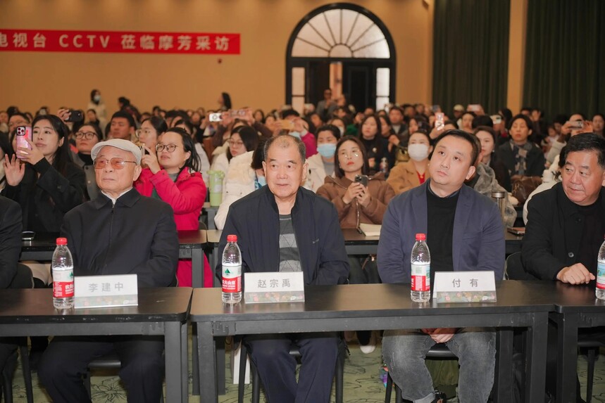 1791959590720177.jpg 协会领导.jpg