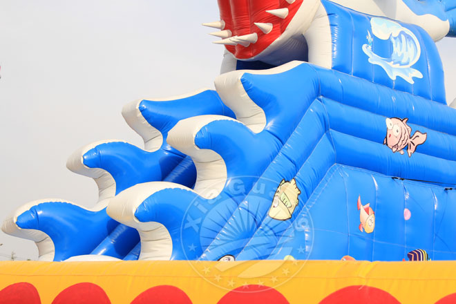 鲨鱼充气水滑梯