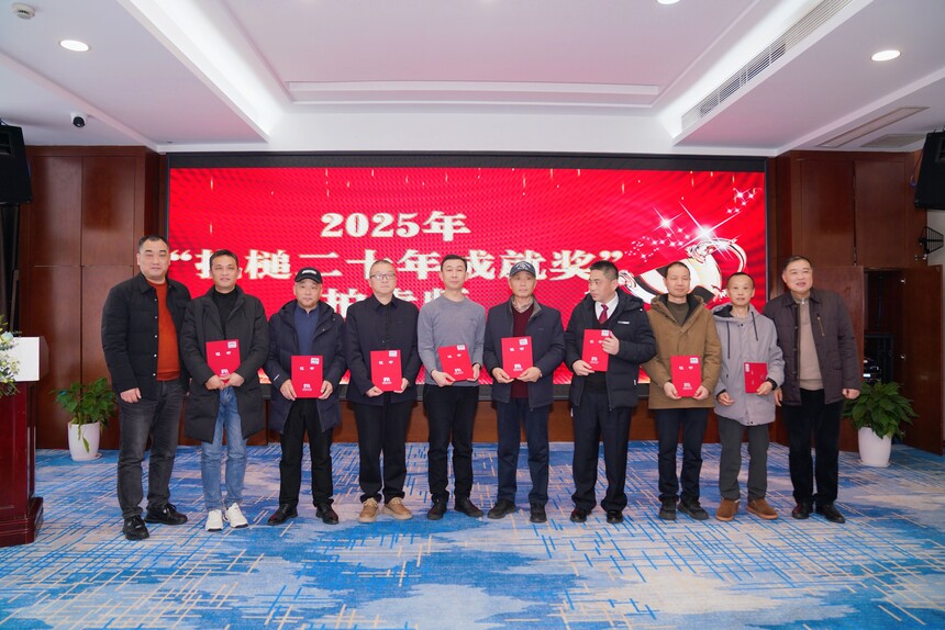 1770622606307088.jpg 拍卖师.jpg