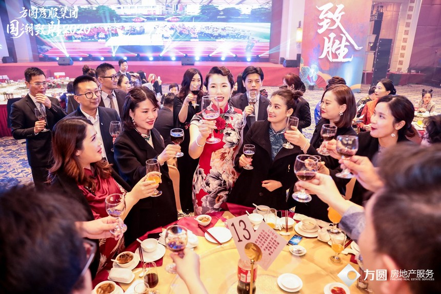 1645610837462236.jpg 容总祝酒.jpg