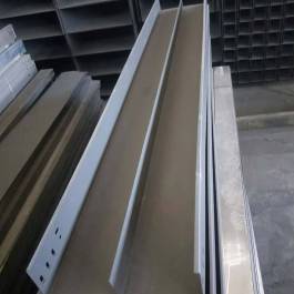 槽式帶隔板橋架