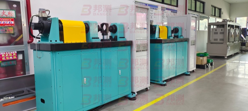 1784256032722124.jpg 双轴衬套扭转疲劳试验机.jpg