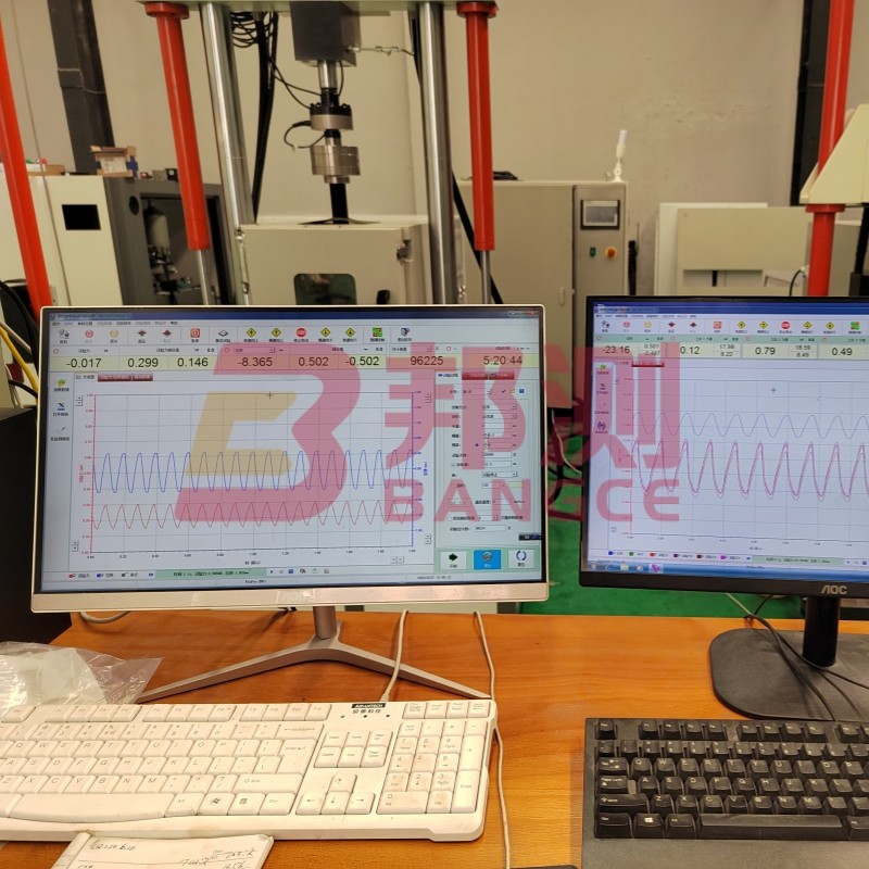 1793327044186012.jpg 疲劳试验机测控系统与主机.jpg