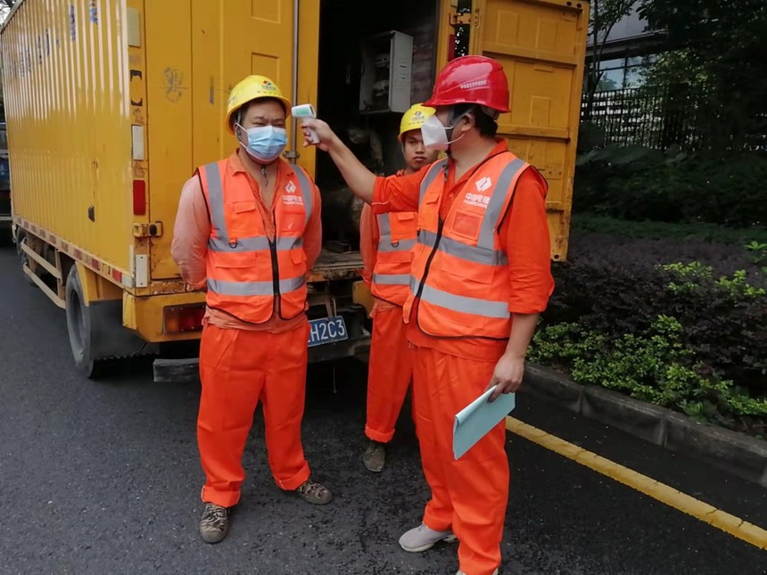 1636634240904565.jpg CCTV检测作业班前测温2.jpg