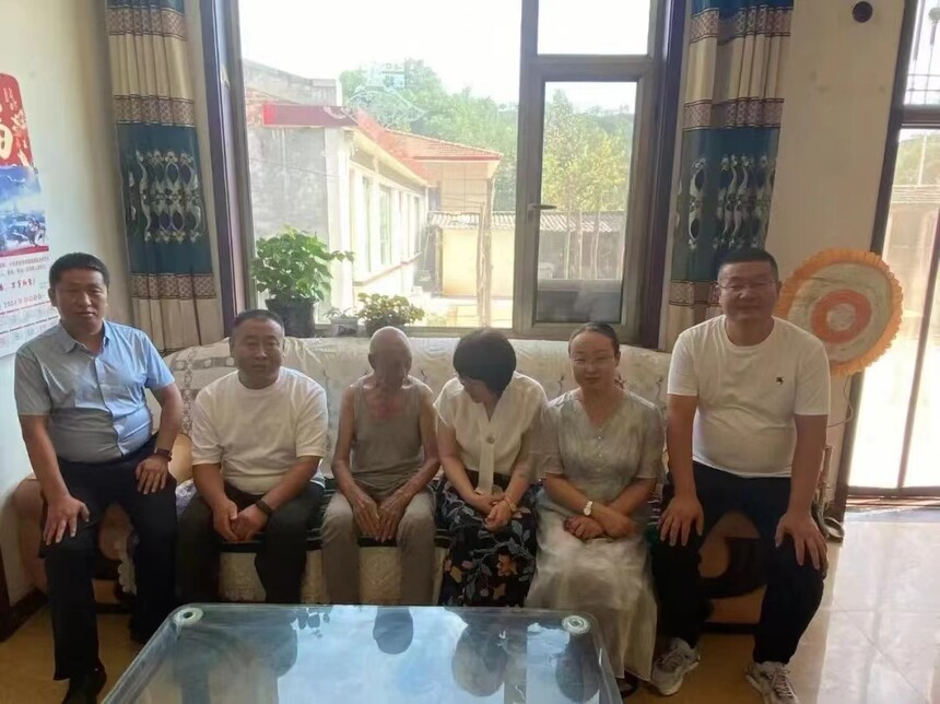 111722592360_.pic.jpg