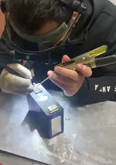 �������