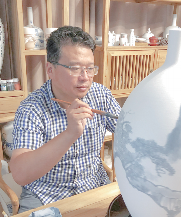 刘旭.png