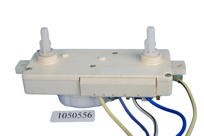 1050556   DXD15SF-A26  5W,2E,F.O.122mm,D.A,L.12mm12mm,50pcsCTN,size 363630cm (2).jpg