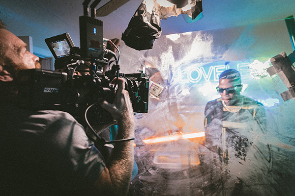 �人��ҵ����Ƭ