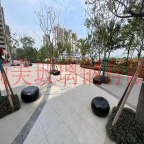 供應(yīng)戶外玻璃鋼坐凳,商場廣場草莓视频官网卡通座椅雕塑