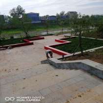 商丘河邊(biān)花園玻璃(lí)鋼樹(shù)池坐凳