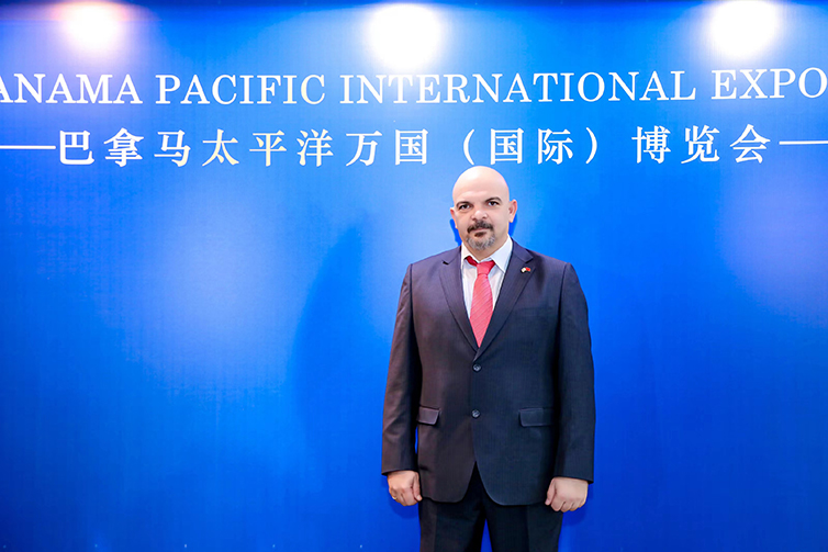 3����·˹פ����ʹ���������Petros Petrou.jpg