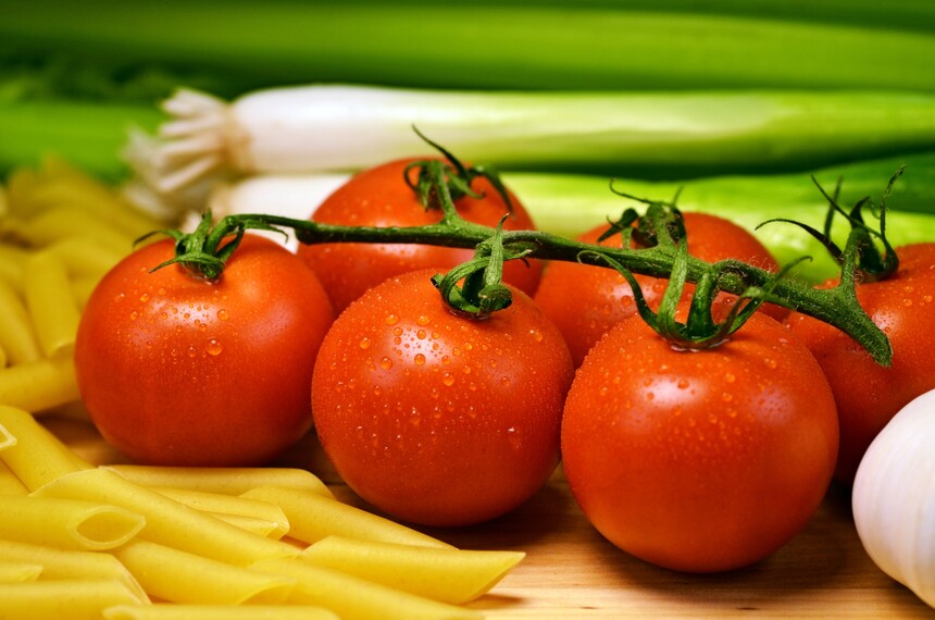 plant-fruit-dish-food-green-red-833381-pxhere.com.jpg