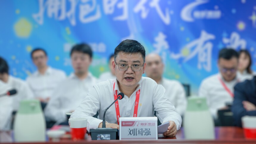 1778142526210540.jpg 刘总(白)模糊.jpg