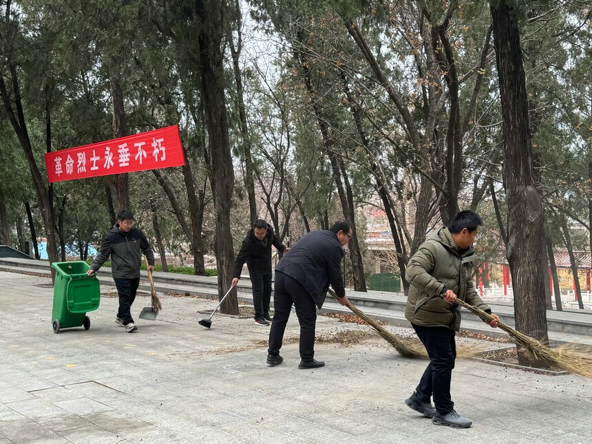 1765695325568566.jpg 济幼师专信息商务学院党支部赴长清烈士陵园开展缅怀抗战英烈活动4.jpg