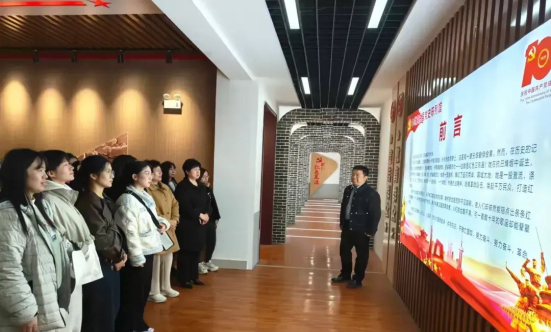 ��ɫ�������������������غ�ɫ��� ���Ļ�н��2.png