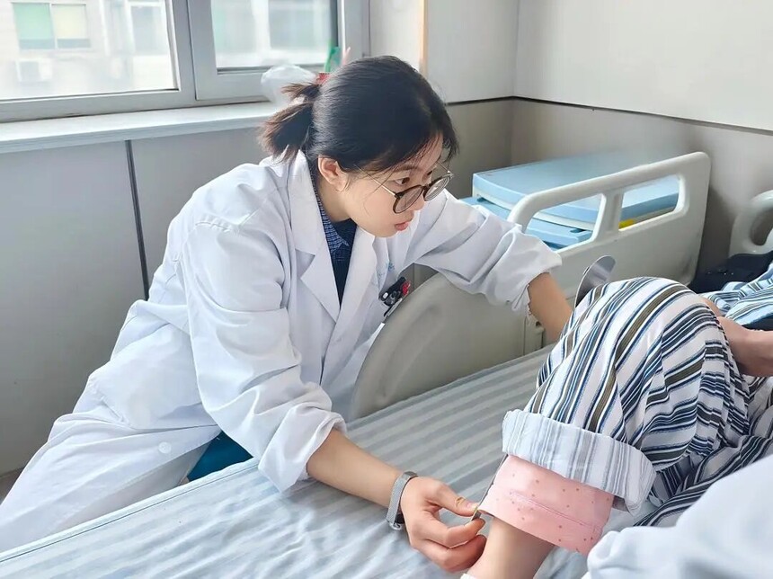 起凤整骨:膝关节置换术后,膝盖到底要弯到多少度才算“合格”? 起凤整骨:膝关节置换术后,膝盖到底要弯到多少度才算“合格”?