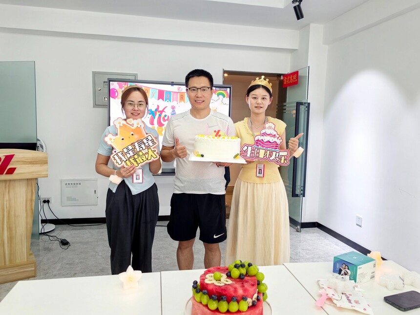 cd951880aa0b2c3747a7e6e90abfc51.jpg