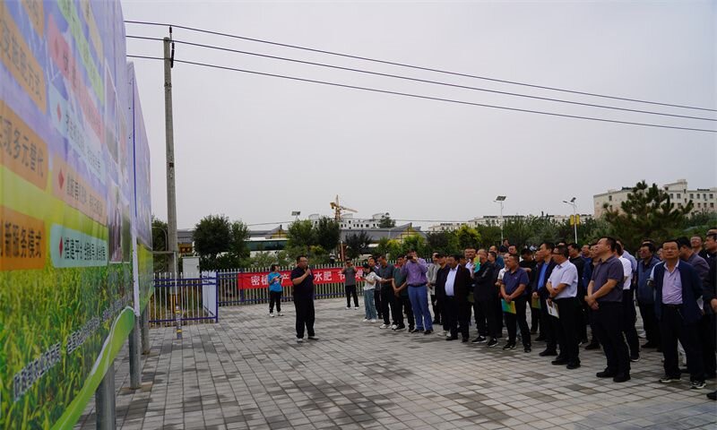 1-240FQ63UA21.jpg