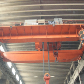 QD型雙梁吊鉤橋式起重機(jī)
