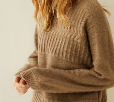 CASHMERE/WOOL SWEATERS AND PANTS