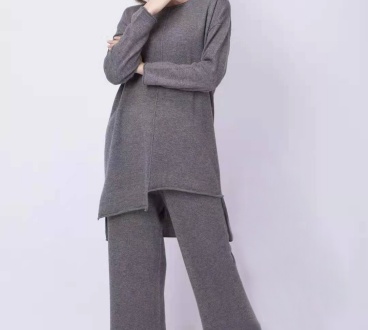 CASHMERE/WOOL SWEATERS AND PANTS