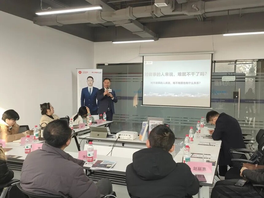 03d3f5555b07662940dc47245ce5cec7.jpg
