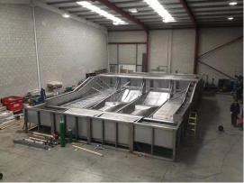 浪尖之舞:霞光游樂充浪模擬器引領水上運動