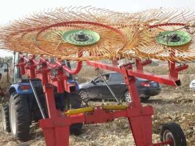 TF6.0型指盤(pán)式摟草機(jī)