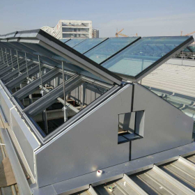 三角形排煙天窗