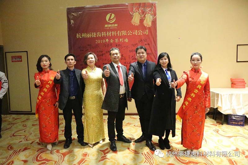 1-2009211042500-L.jpg