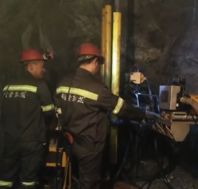 新疆礦業我司技術指導中