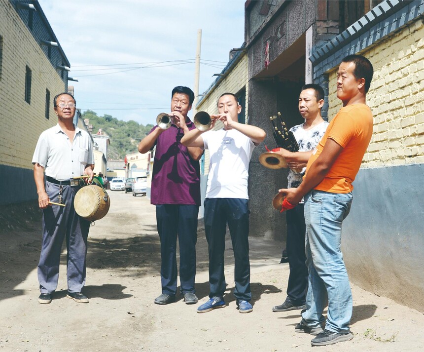 卢权鼓匠班成员.jpg