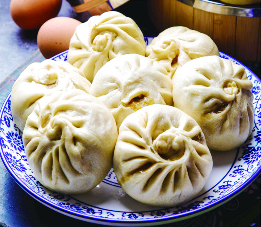 莺房沟村民蒸的羊肉包子.jpg
