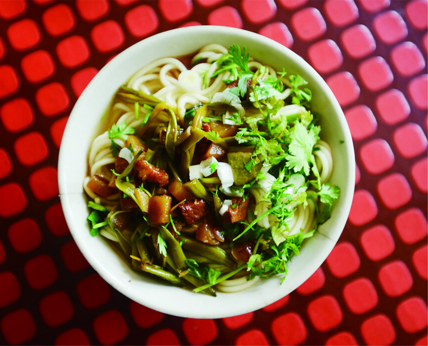 北烟墩村村民李忠仁妻子做的饸饹面.jpg