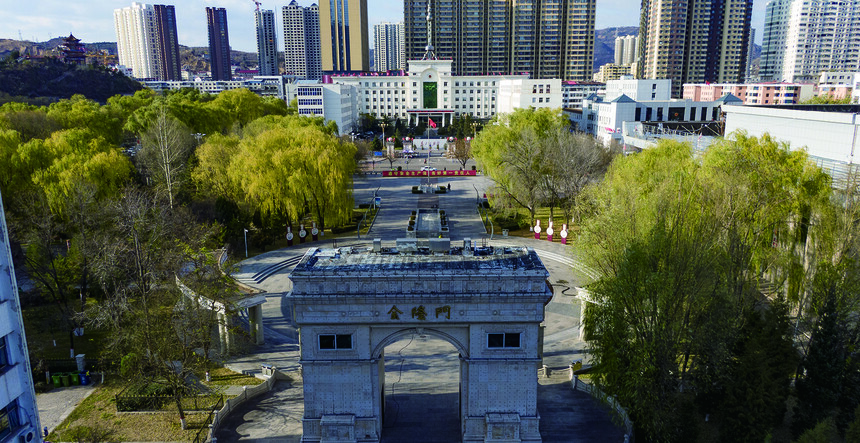 “今日古交”古交市中心“金隆门”及市民广场.jpg